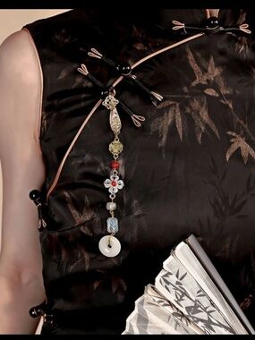 1pc Chinese Cheongsam Qipao Lapel Hanging Tassel Pendant Brooch Accessories